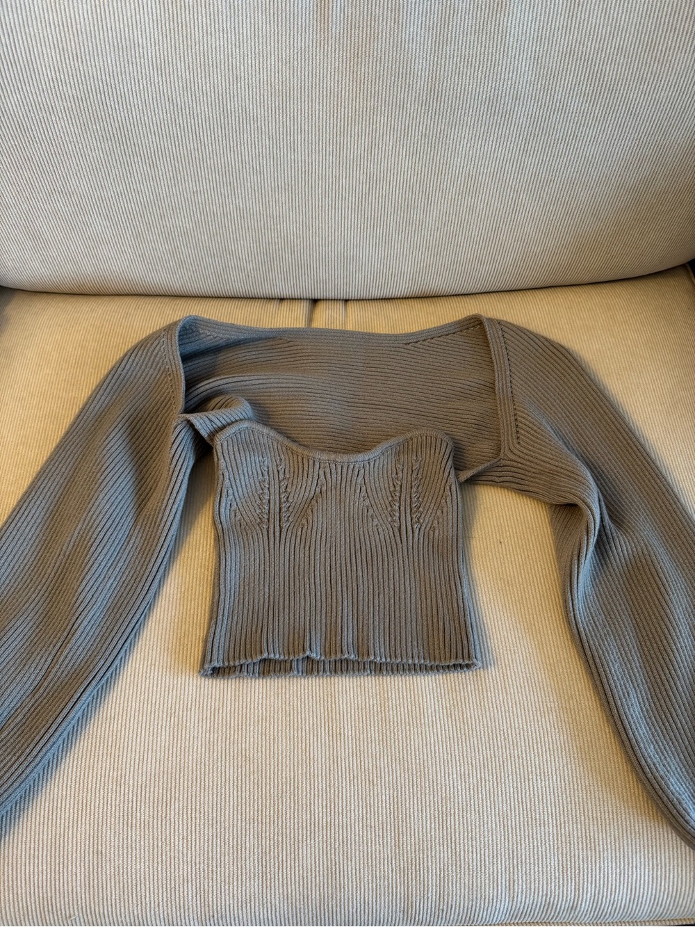 Ribbed Square-Neck Long Sleeve Crop Top in Gray